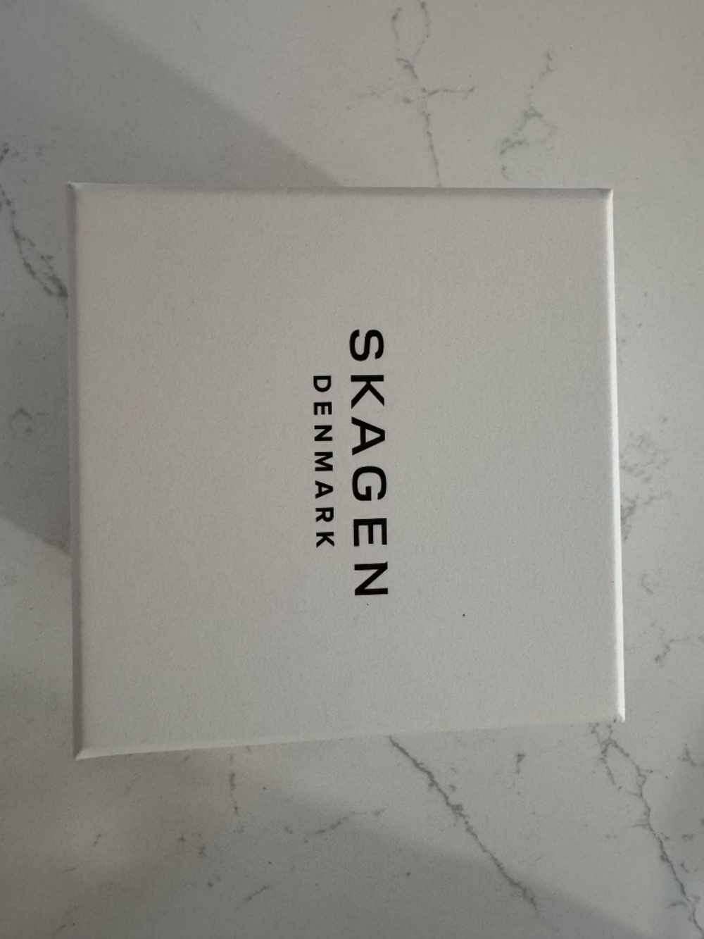 Skagen Women's Gold Watch and Earring Gift Set KSW1158SET NEW WITH TAGS & BOX - Picture 3 of 11